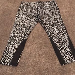 NIKE CROPPED LEGGINGS